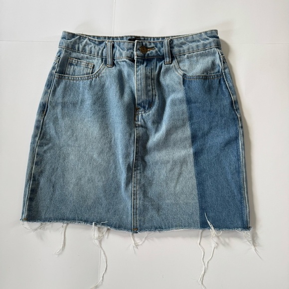 Pretty Little Thing Y2K Cut Off Denim Mini Jean Skirt Women’s Size 4 - Picture 1 of 3